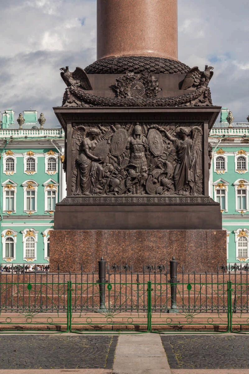 Александровская колонна на дворцовой площади в санкт петербурге