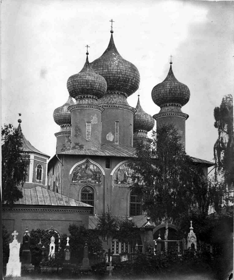 Большой успенский собор в тихвине