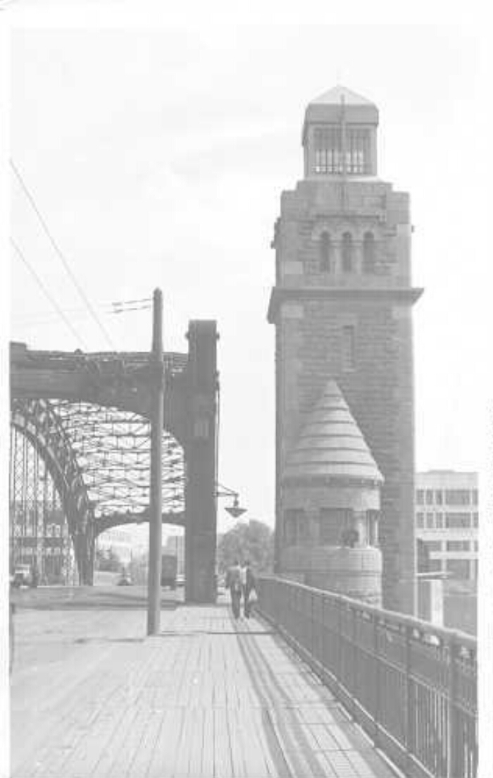 Башня левый берег. Внутри башни Большеохтинского моста. Каланча у Большеохтинского моста. Большеохтинский мост 20 век. Большеохтинский мост внутри башни.