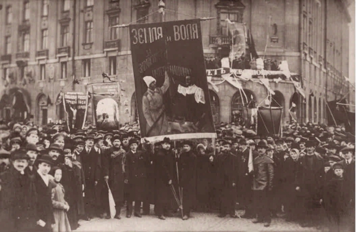 1 мая 1917. Демонстрация 1 мая 1917 года. 1 Мая 1917 года в Петрограде. Первомай в Иваново до революции 1917г. 1 Мая митинги 1917.