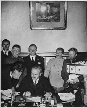 Подписан «Германо-советский договор о дружбе и границе между СССР и  Германией» | Президентская библиотека имени Б.Н. Ельцина