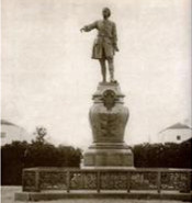 Почему памятник Петру I установлен в Петрозаводске